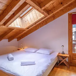 Capucin - A 3 Bedroom Mountain Loft Chamonix